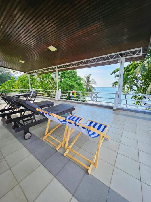 Little Heaven by Sky Hive, A Beach Front Bungalow