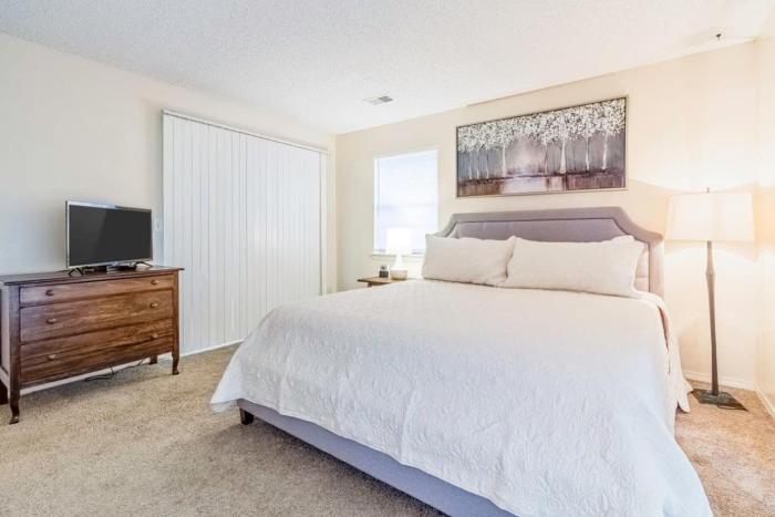 Branson Condo at Pointe Royale with Indoor Pool and Hot Tub walking distance to Clubhouse