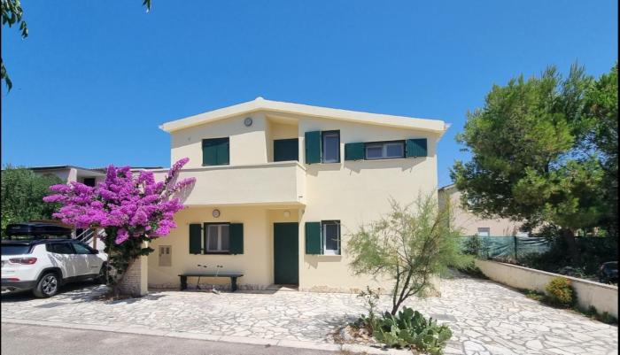 Apartments with parking space Vir - 22958