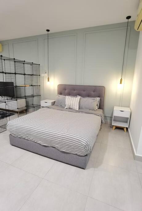 Modern Comfy Studio Permaisuri 2 Carpark WIFI