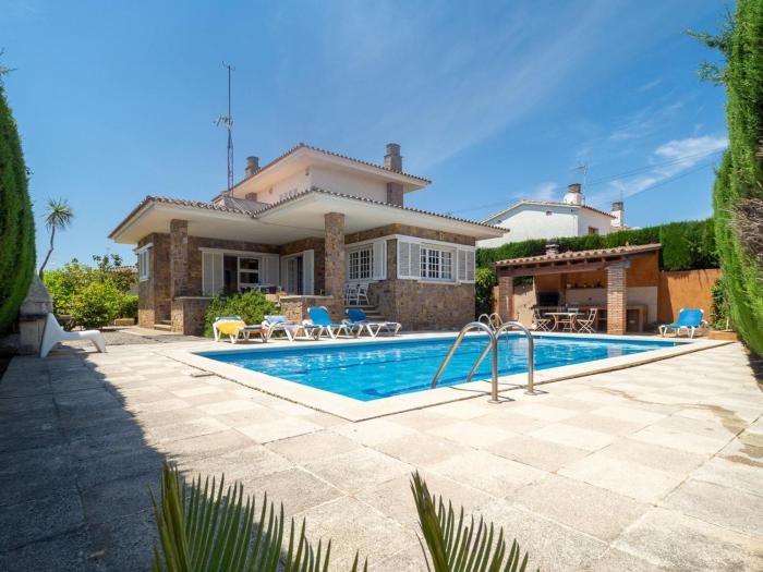 Casa con piscina privada y wifi a 300m de playa, se admiten mascotas, parking. 8 pers. - ES-325-6