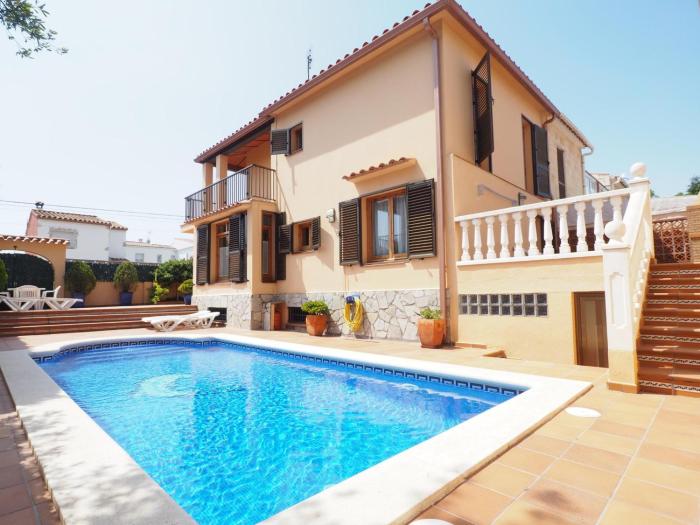 Casa 4 habitaciones con piscina privada en LEscala - ES-325-27