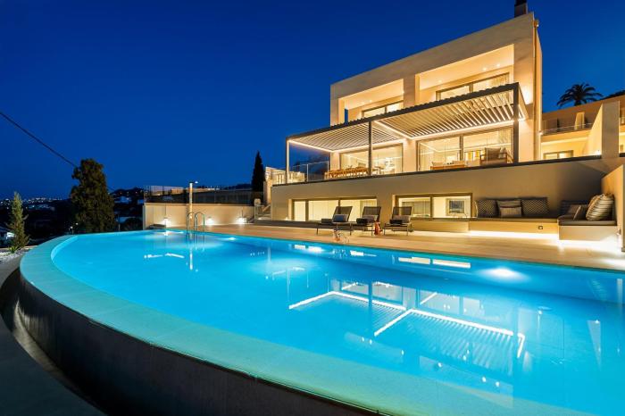 Majo Luxury Villas Panoramic Sea View Retreat with Heated Private Pools & Gym & Sauna