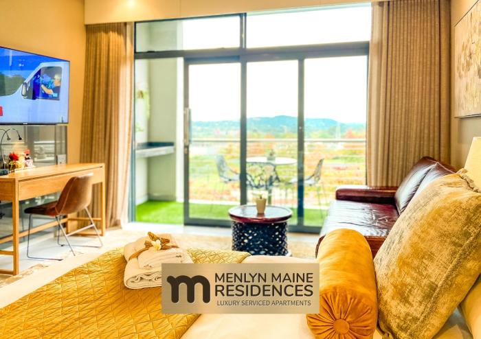 Menlyn Maine Residences - Napoli with king sized bed