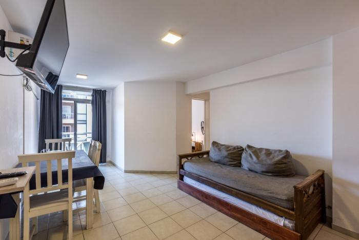 Depto de confortables ambientes by Lofty