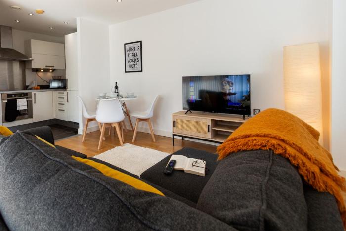 Central Gem: Cosy 2BR with Private Balcony