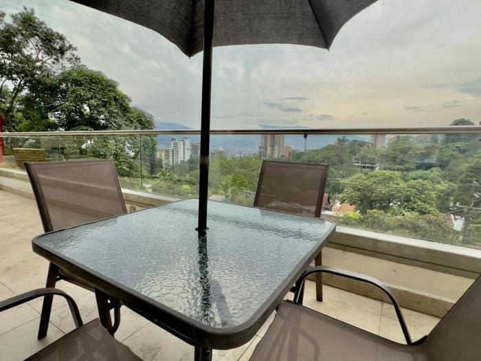 202 Family Haven in El Poblado: Spacious & charming