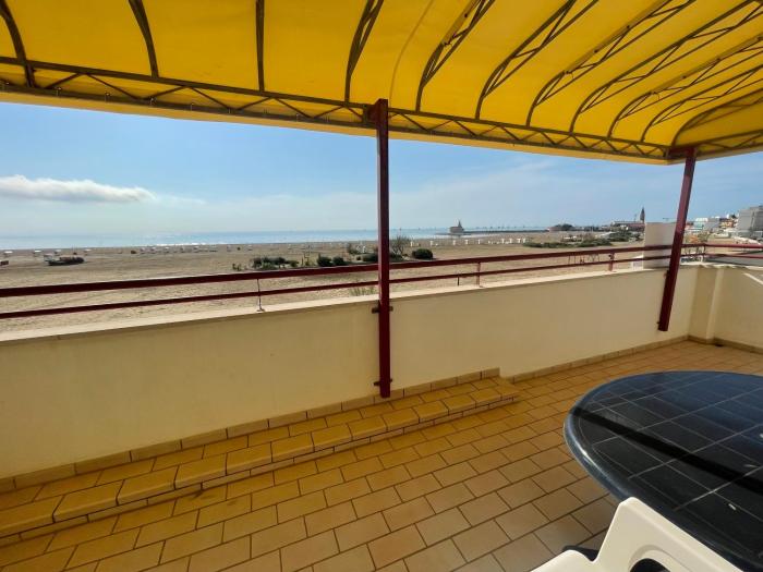 Villa Nave Trilocale con Terrazza Frontemare - Agenzia Cocal