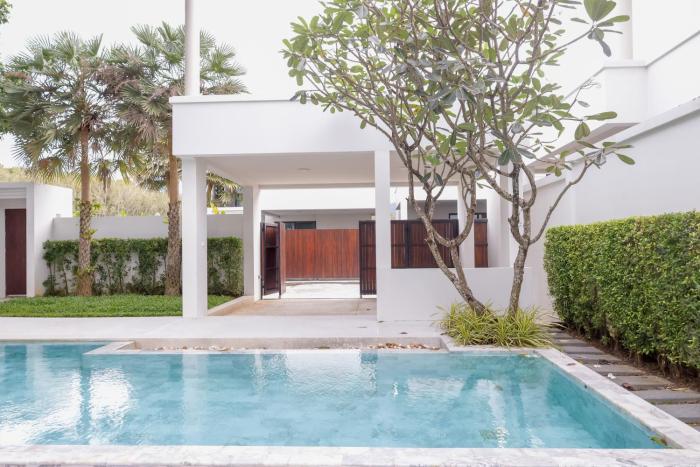 Bangtao Modern Luxury 3-Bd Villa near Laguna Park