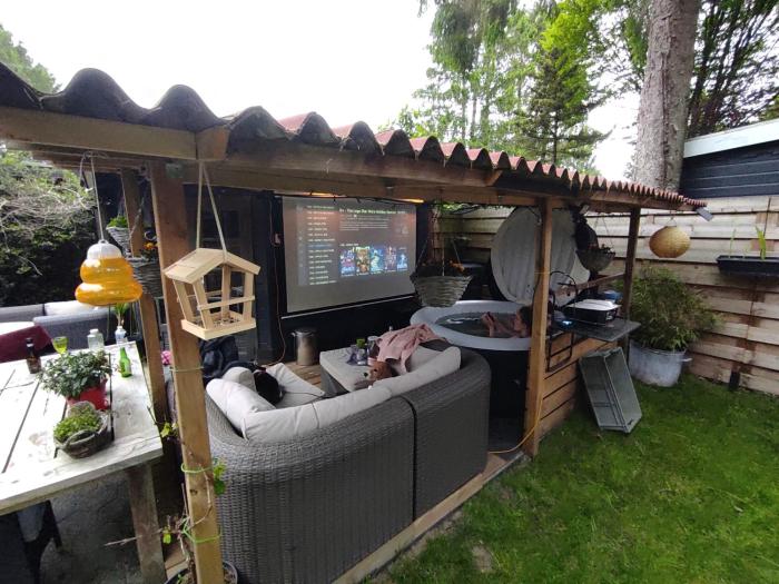 "Tempat Senang" chalet on the beautiful Veluwe with airco sauna bbq jacuzzi beamer and dog