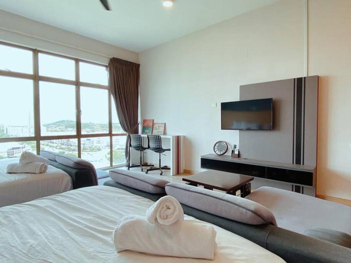 02# 2-4 Pax Spacious Living at Mount Austin, JB