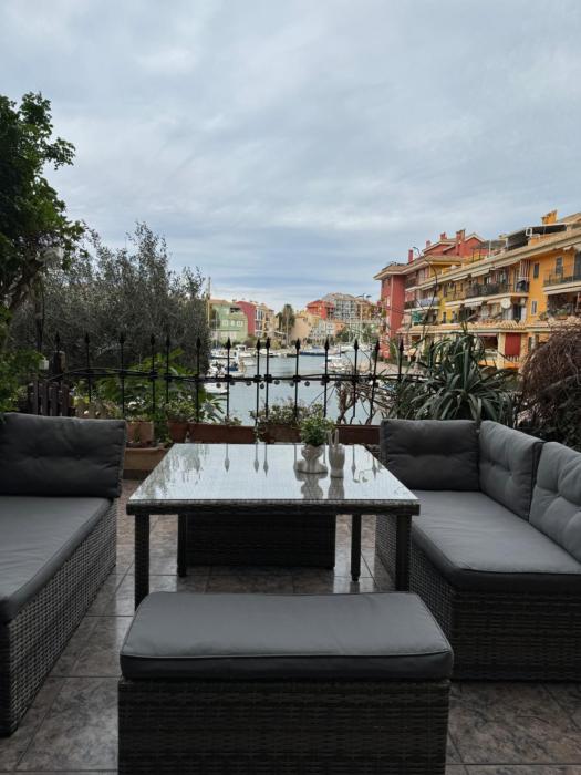 comfortable apartment in an elite area with a beautiful veranda