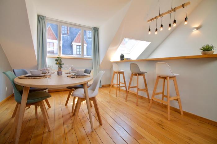 Heart of Grand Place - Stunning 2BR Duplex