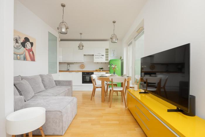 Two-bedroom Apartment with Terrace and Parking by Renters