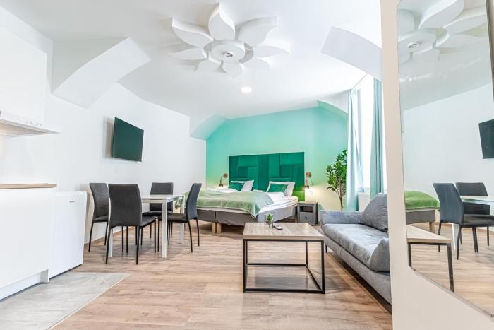 Barrier-Free: 2 Neighboring Apt. Ideal for groups