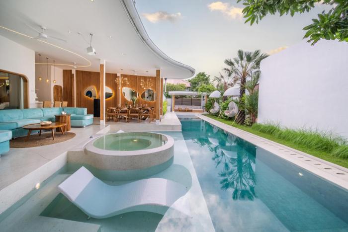 Magic Mango Villa Huge Projector bubble bath unique design