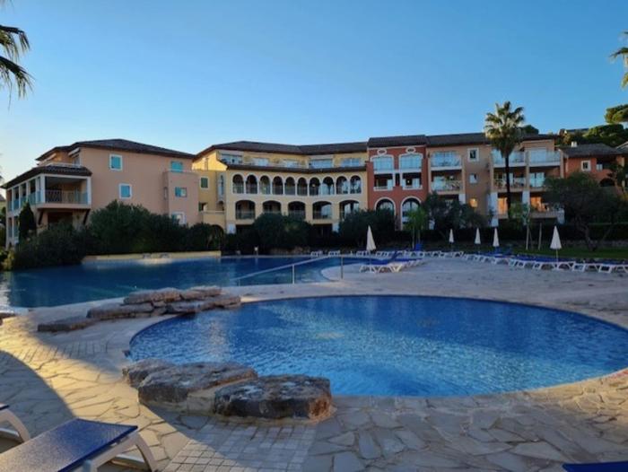 Appartement agréable Roquebrune 32 m² piscine partagée au soleil!