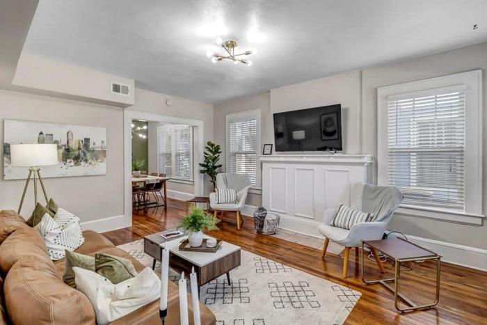 Cozy Retreat - Walkable to Bars & Restaurants