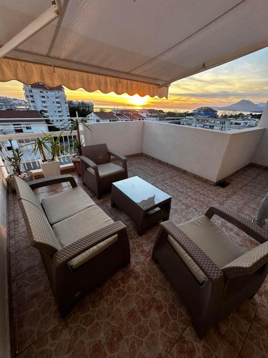 City apartment with the sea view