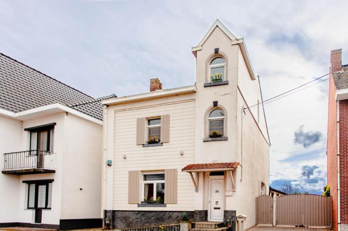 Authentic house with playroom and infrared sauna