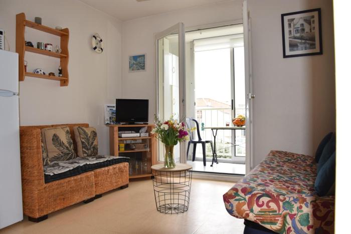 Appartement 1 chambre, avec loggia et vue sur le Port Olona