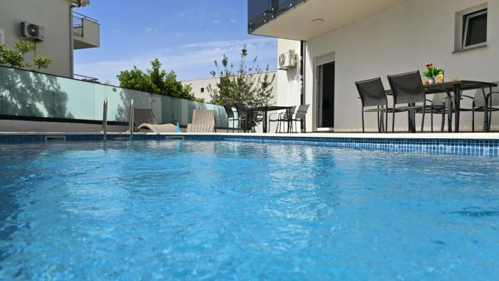 THREE FLOOR Deluxe Pool Apartments