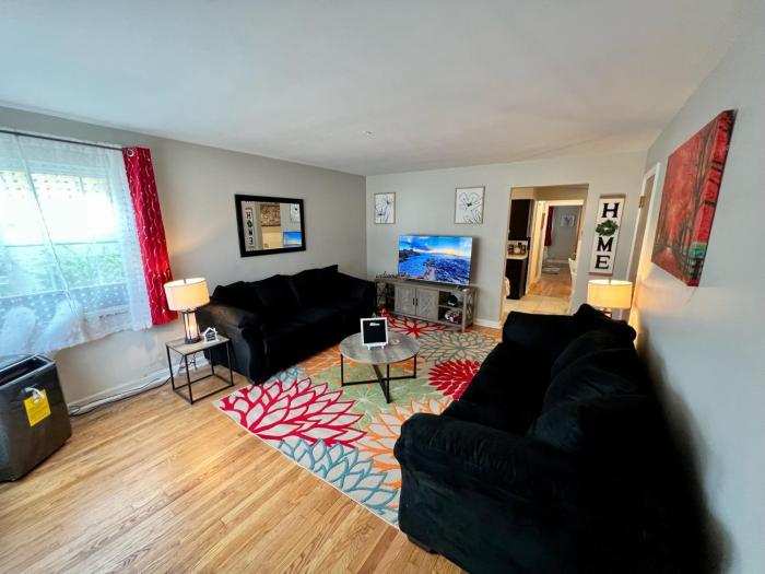 Red Ruby Spacious 2 Bedroom Apt 10 Minutes to Dwntwn