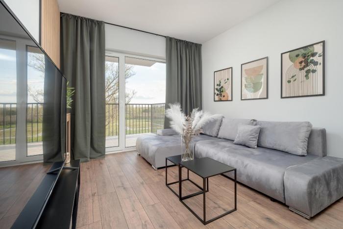 Wieniawskiego Apartment with Balcony Stacja Łódź Estate by Noclegi Renters