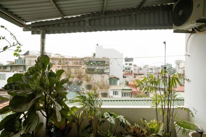 Comfortable bedroom with large balcony. - 1br