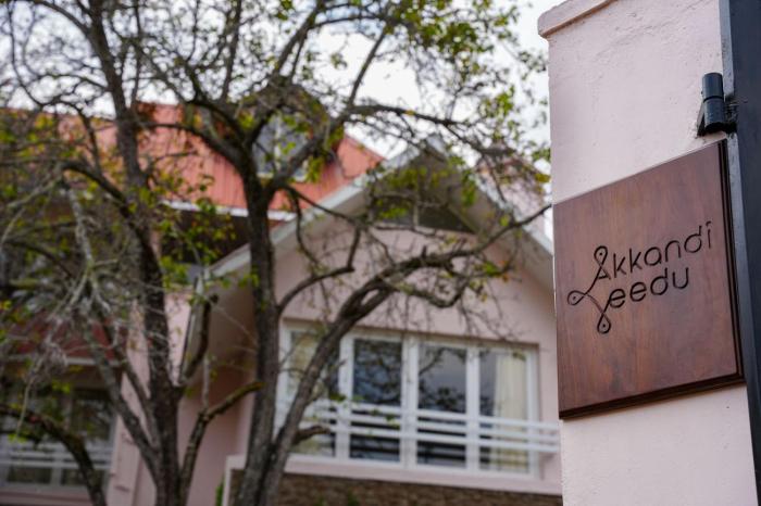 Akkandi Veedu, Fairy Falls Road