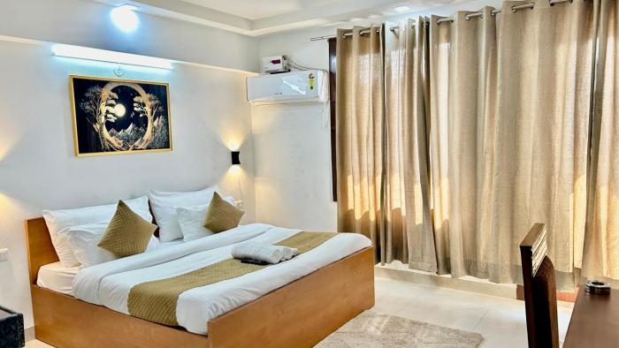 Aura Luxury Studio I Couple Friendly I Near Golf Course Road, Sector 57, Gurgaon
