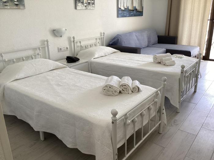 Castle Harbour Modern Studio - Heated pool & 300MB WI-FI