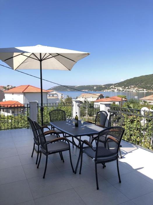 Charmantes Appartement in Supetarska Draga mit Großer Terrasse