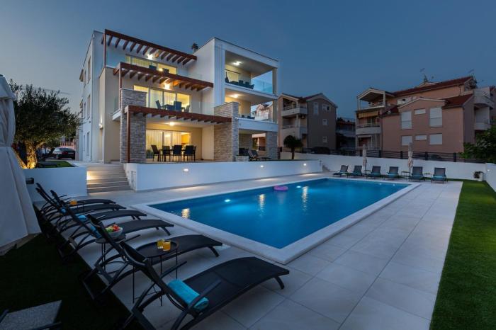 Villa Corcovado Deluxe Apartments with Heated Pool