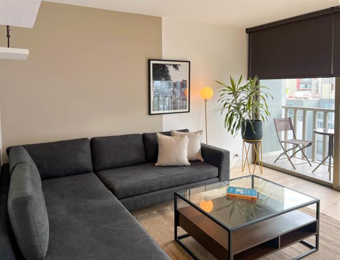 Modern 2BR with Balcony in Miraflores