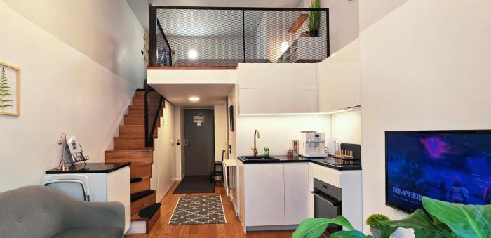 Stylish historic loft - your comfy Old Town stop!