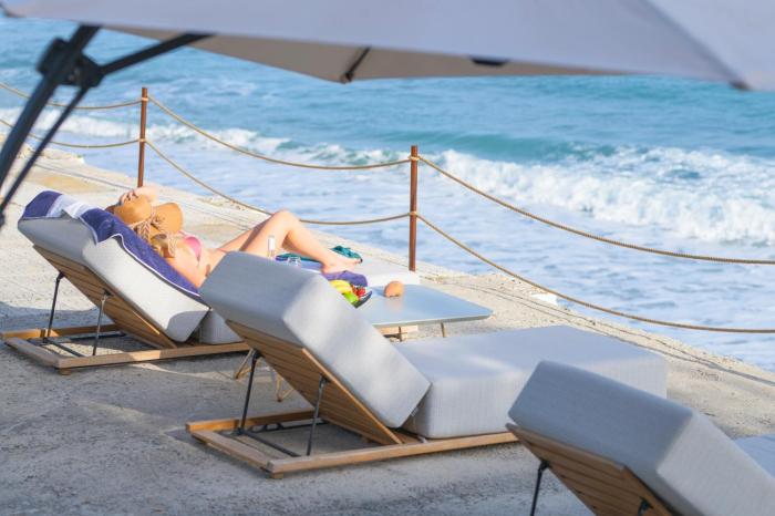 Iconic PRIVE beachfront villa Mola Kaliva