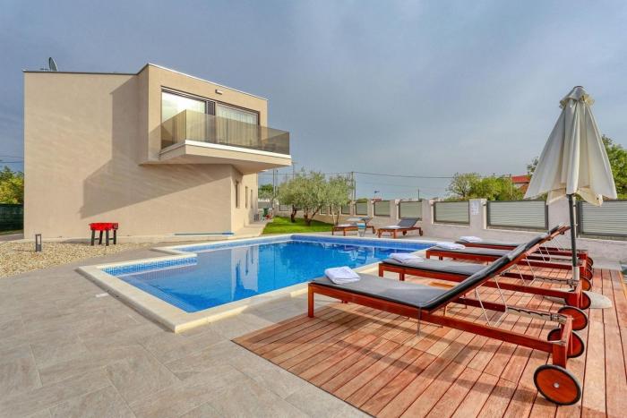 Family friendly house with a swimming pool Debeljak, Zadar - 21383