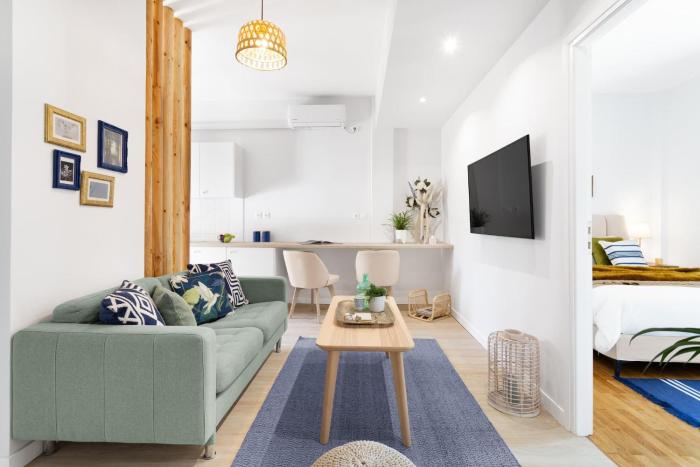 Modern & Stylish Hideaway Downtown near Acropolis & Metro