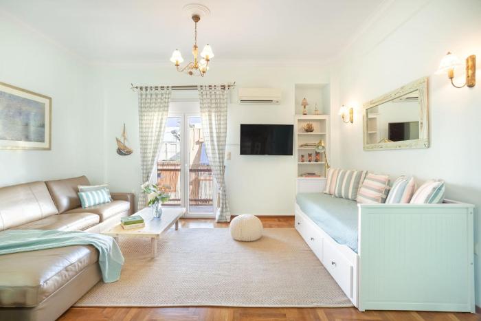 Bright, Calming Retreat With a Balcony Near Metro!