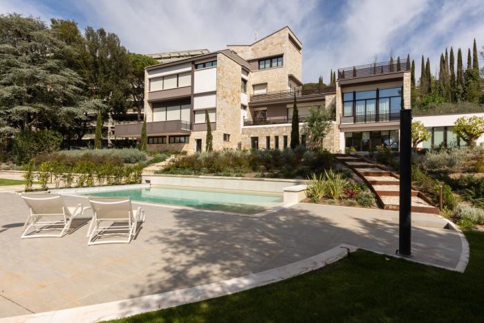 Exclusive Perugia Getaway - Apartments with Shared Pool & Parking