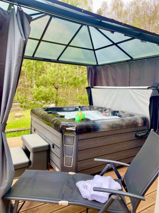 Osada Skoczkowo komfortowe domki z prywatnymi wannami hot-tub nad jeziorem- sauna- balia- prywatny staw wędkarski