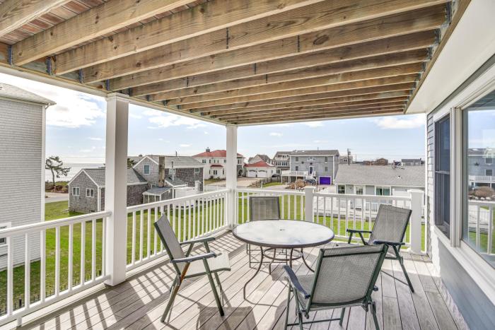 Narragansett Home with Scenic Views Walk to Beach!