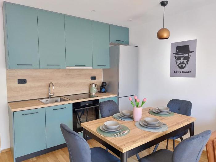 WONDERFUL 2 bedroom apartment 10min walk from center and beach