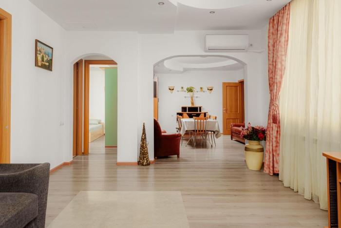 Heart of Downtown 3 ROOMS Apartment Self Check in