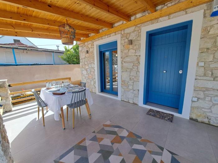 A GEORGE Luxury house