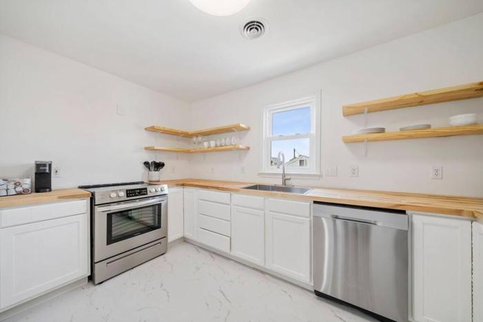 Shore Break at CB - 1 Block to Beach Access