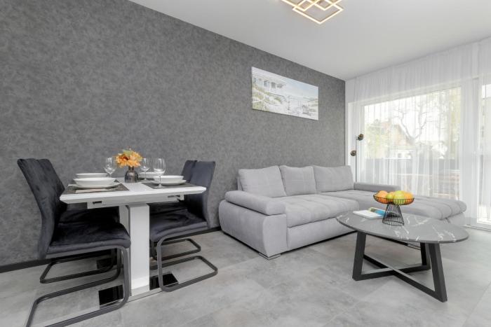 Black and Grey Ground Floor Apartment Close to the Beach by Renters