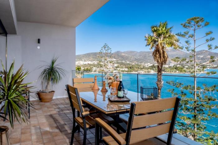 Paradise deluxe apartment on the sea