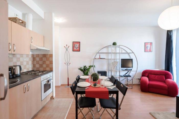 Bright and homey AC apartment near the center